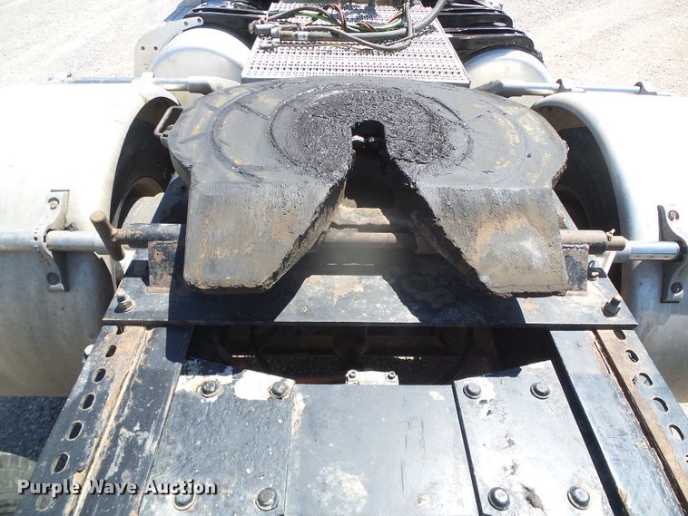 image for item DI5681 2012 Peterbilt 365  semi truck