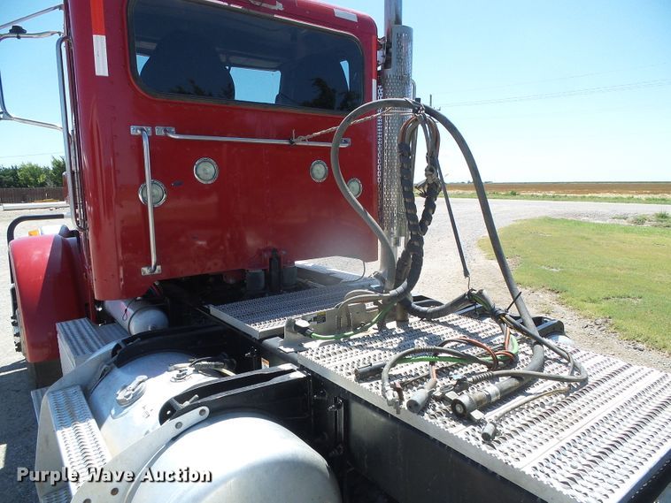 image for item DI5681 2012 Peterbilt 365  semi truck