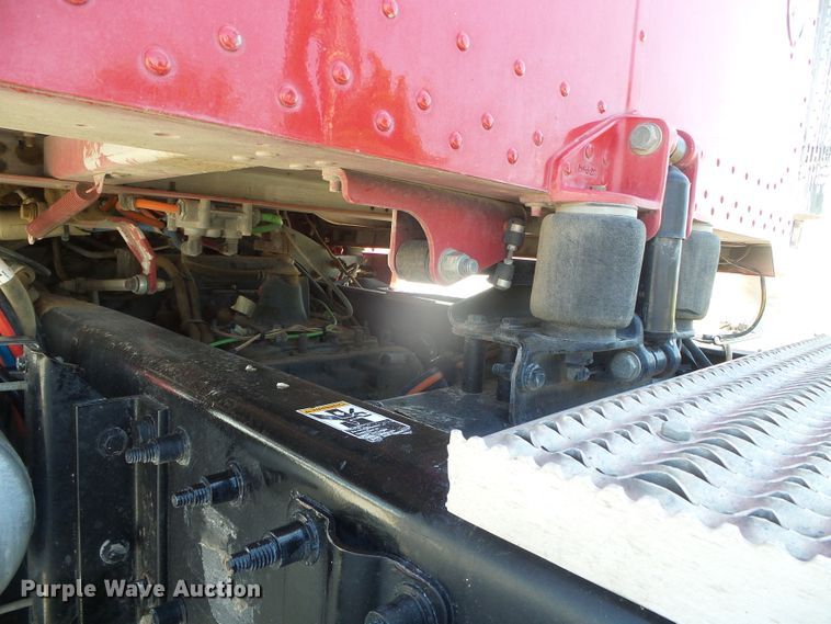 image for item DI5681 2012 Peterbilt 365  semi truck