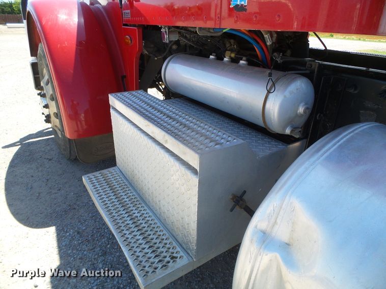 image for item DI5681 2012 Peterbilt 365  semi truck