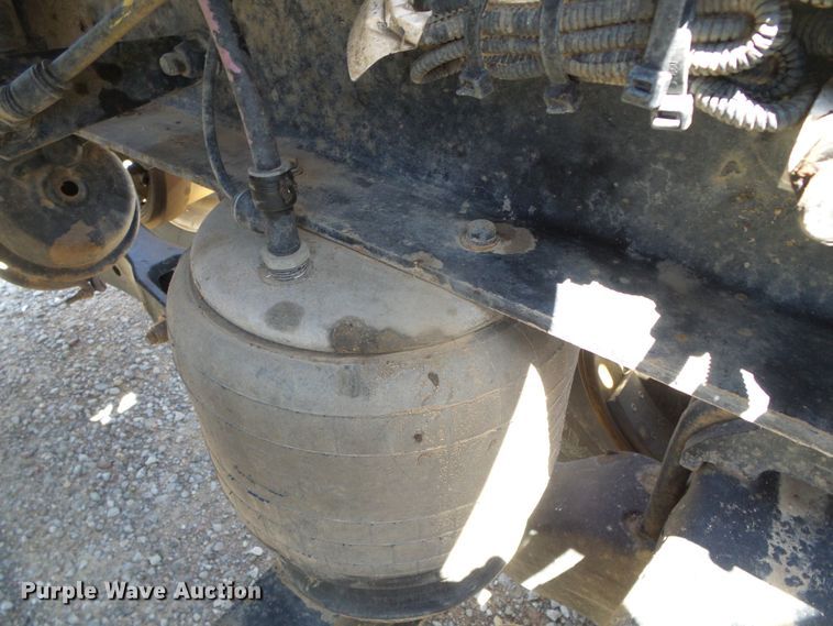 image for item DI5681 2012 Peterbilt 365  semi truck