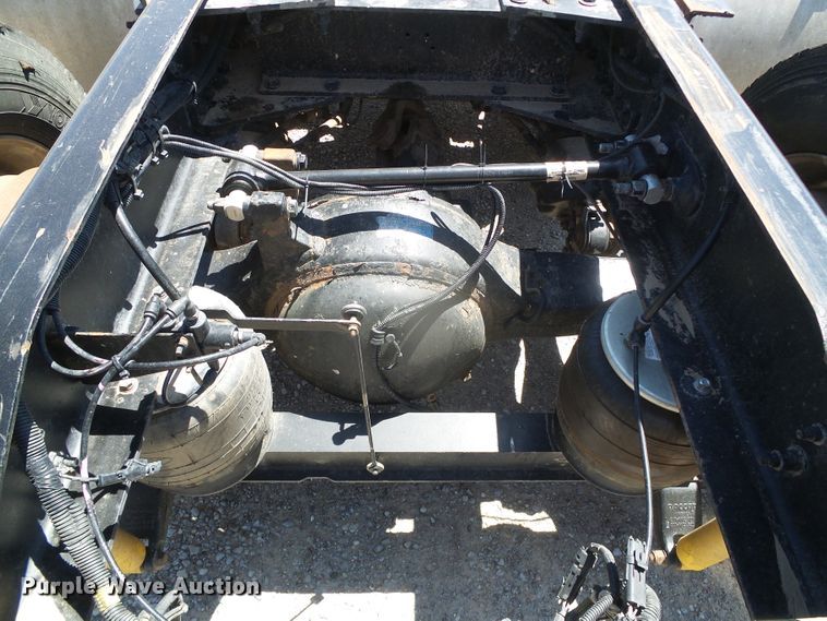 image for item DI5681 2012 Peterbilt 365  semi truck