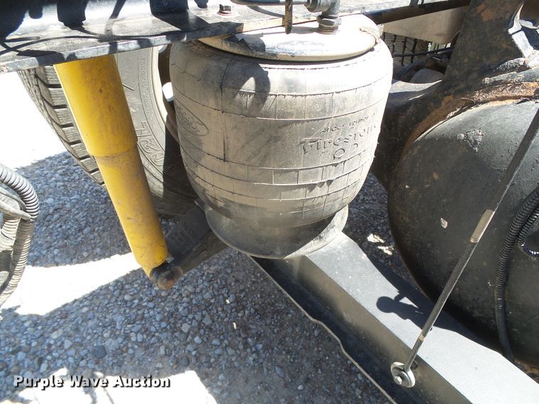 image for item DI5681 2012 Peterbilt 365  semi truck