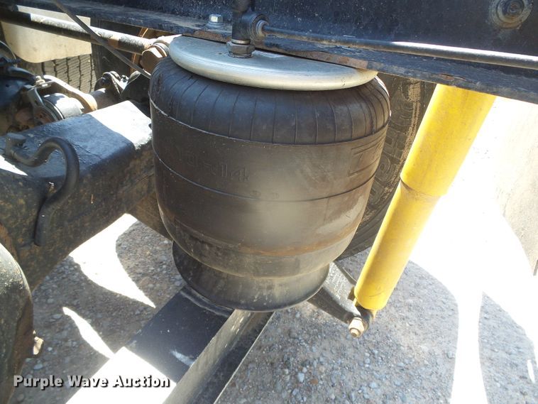 image for item DI5681 2012 Peterbilt 365  semi truck