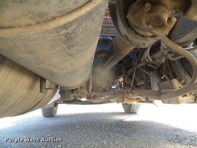 image for item DI5681 2012 Peterbilt 365  semi truck