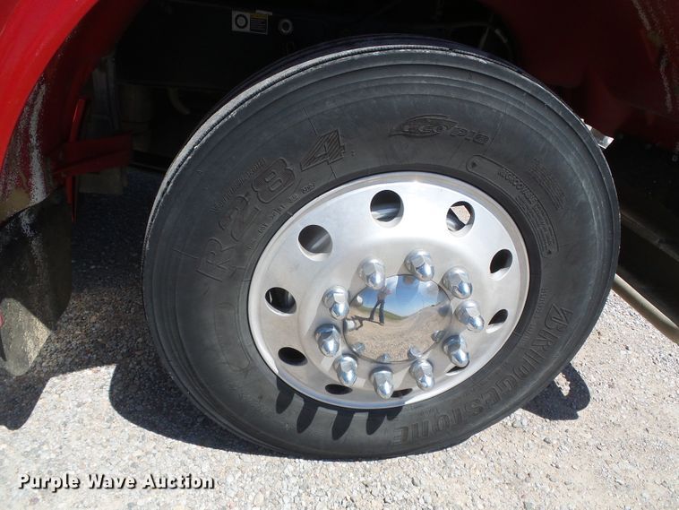 image for item DI5681 2012 Peterbilt 365  semi truck