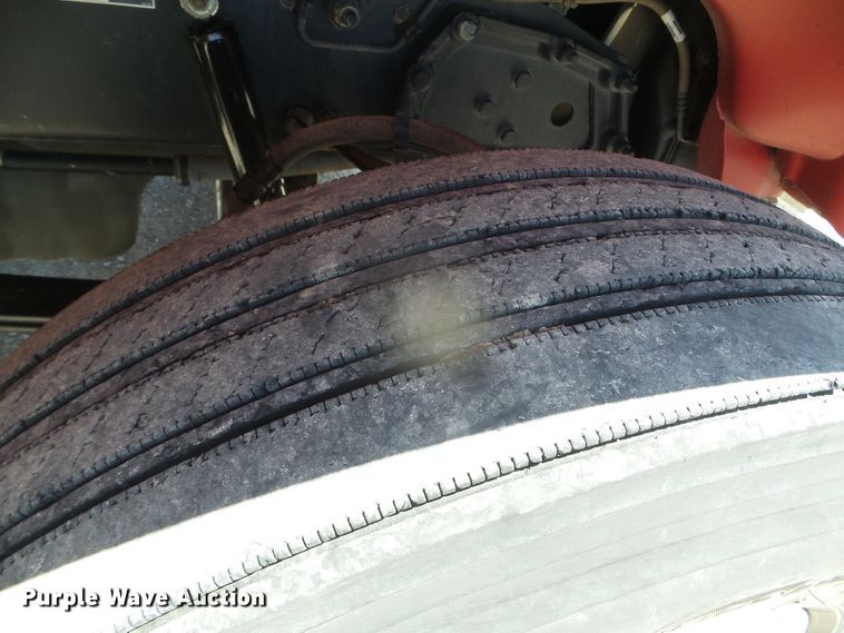 image for item DI5681 2012 Peterbilt 365  semi truck