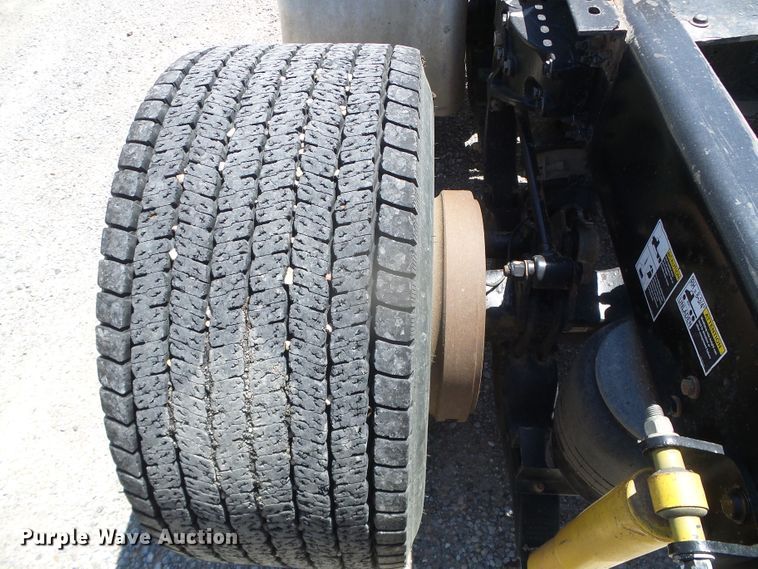 image for item DI5681 2012 Peterbilt 365  semi truck