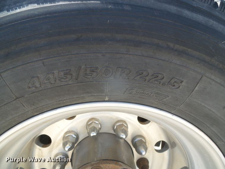 image for item DI5681 2012 Peterbilt 365  semi truck