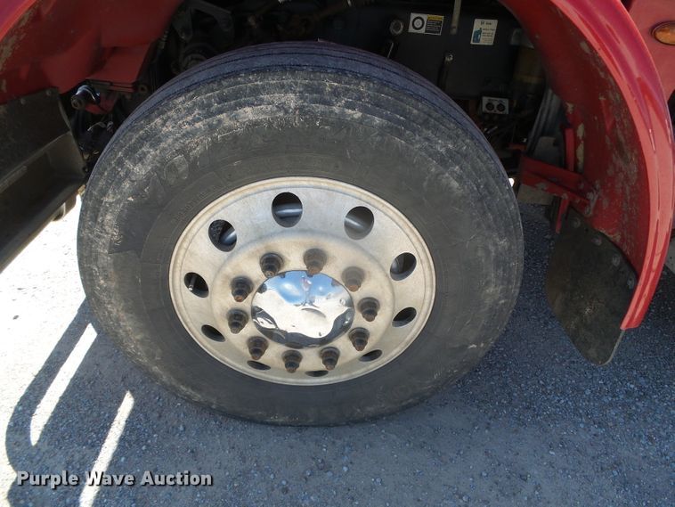 image for item DI5681 2012 Peterbilt 365  semi truck