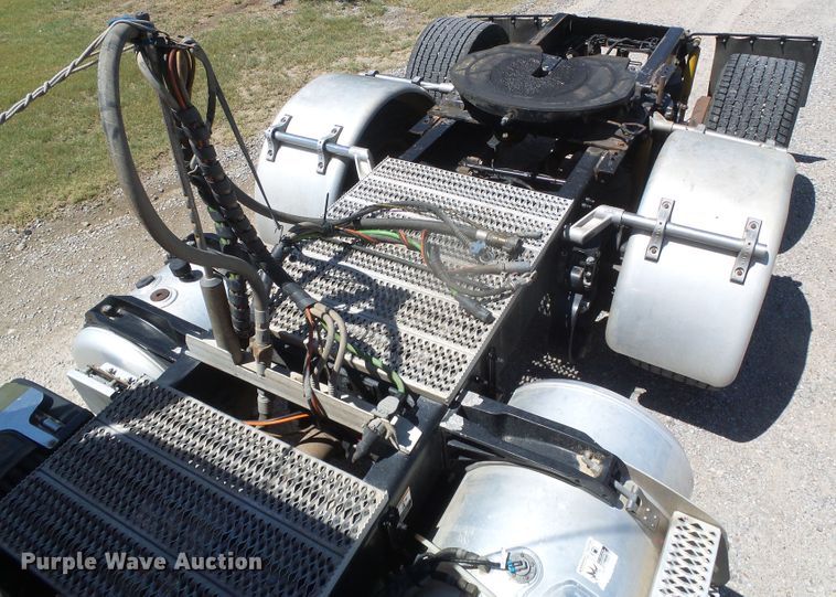 image for item DI5681 2012 Peterbilt 365  semi truck