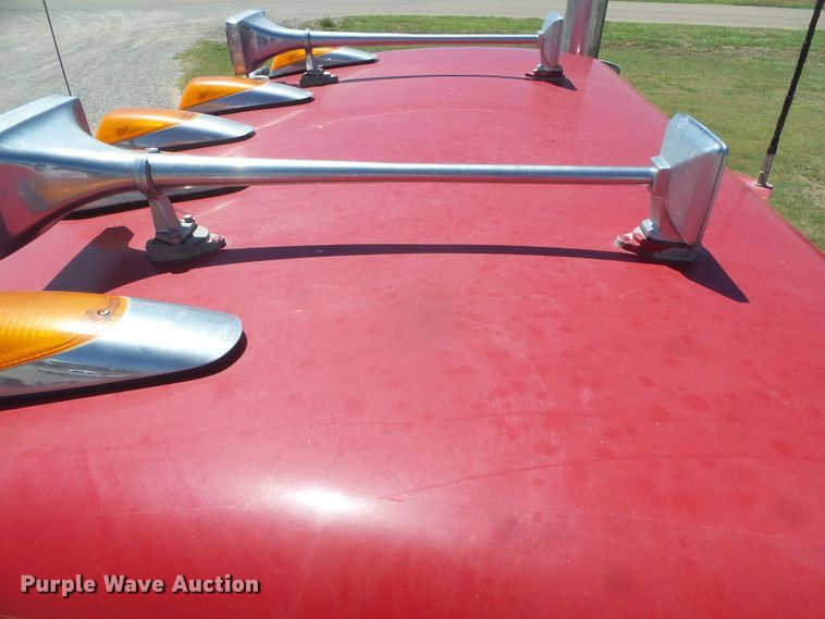 image for item DI5681 2012 Peterbilt 365  semi truck