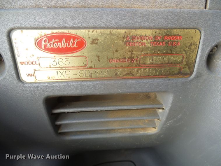 image for item DI5681 2012 Peterbilt 365  semi truck