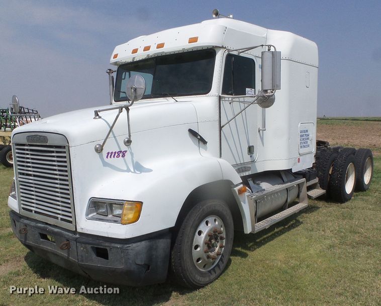 image for item DI5686 1996 Freightliner FLD112  semi truck