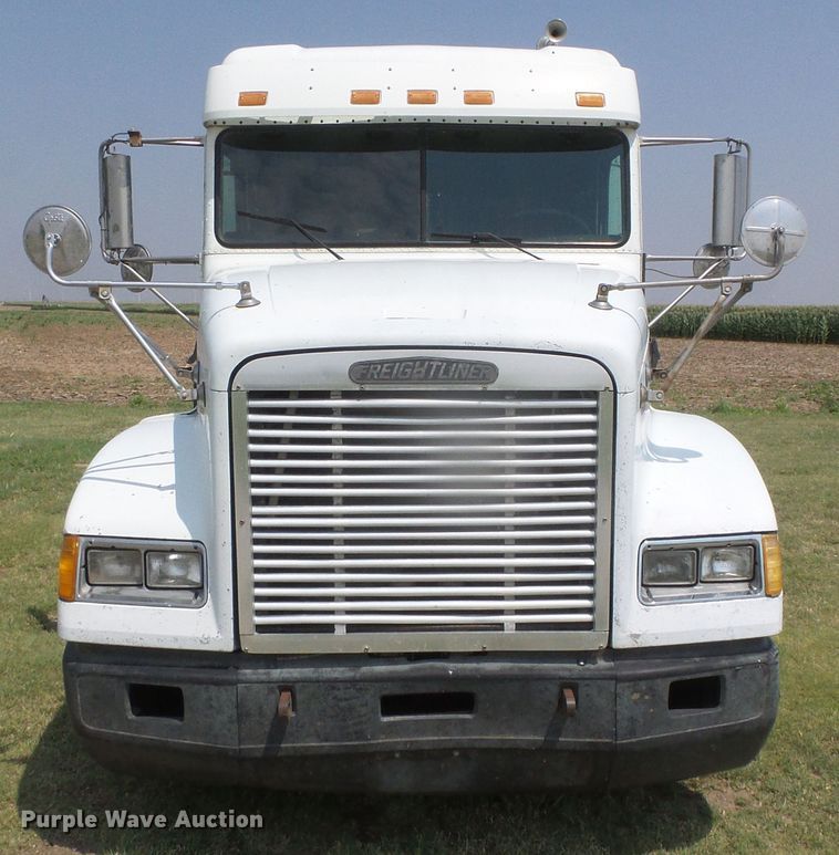 image for item DI5686 1996 Freightliner FLD112  semi truck