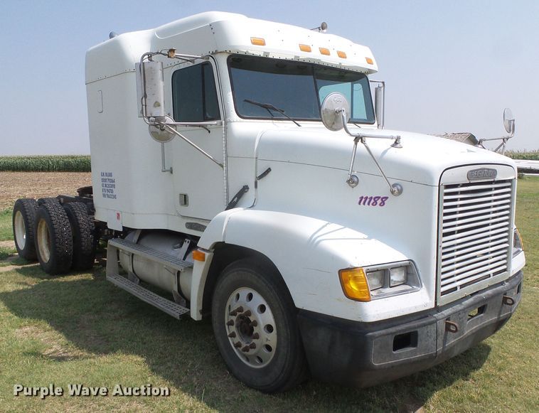 image for item DI5686 1996 Freightliner FLD112  semi truck