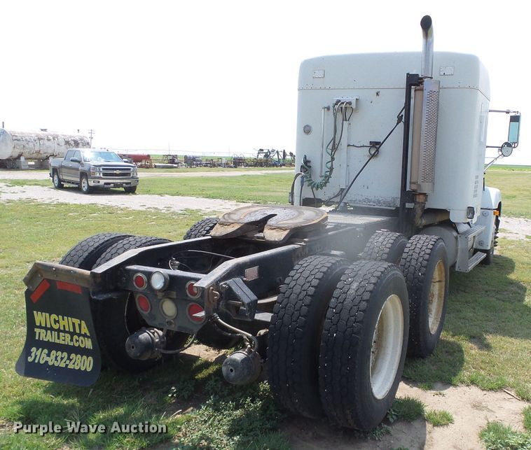 image for item DI5686 1996 Freightliner FLD112  semi truck