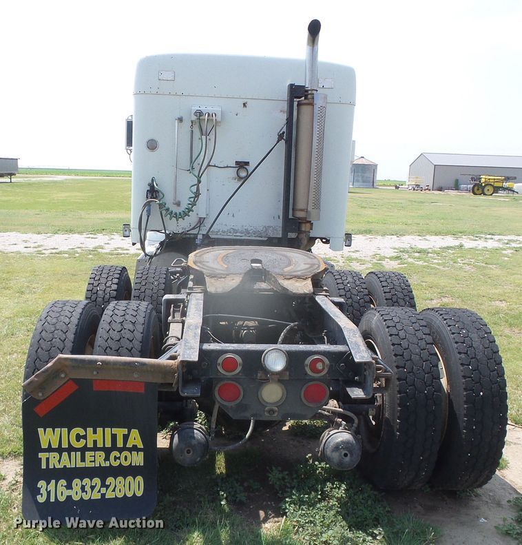 image for item DI5686 1996 Freightliner FLD112  semi truck