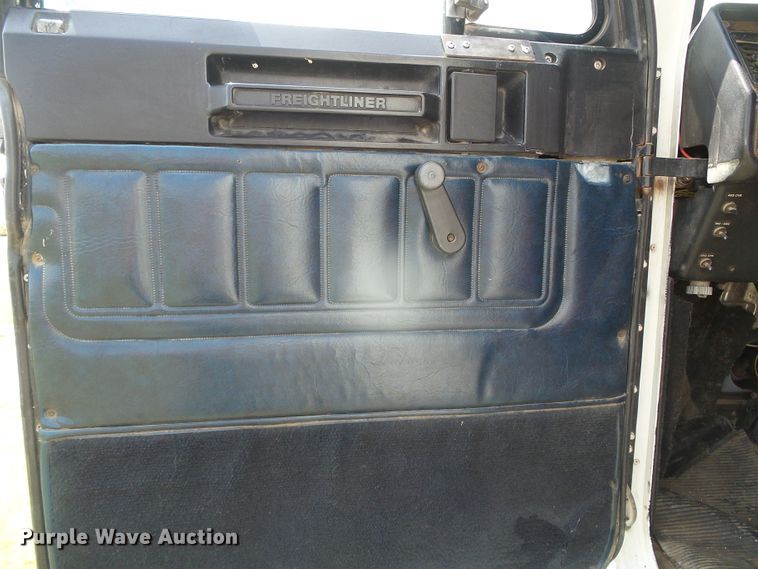 image for item DI5686 1996 Freightliner FLD112  semi truck