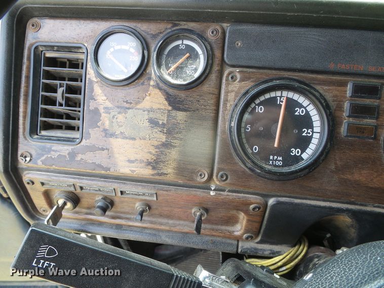 image for item DI5686 1996 Freightliner FLD112  semi truck