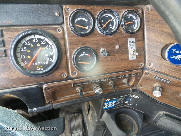 image for item DI5686 1996 Freightliner FLD112  semi truck