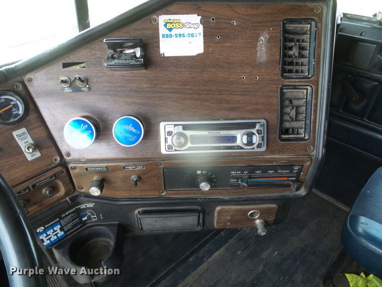 image for item DI5686 1996 Freightliner FLD112  semi truck