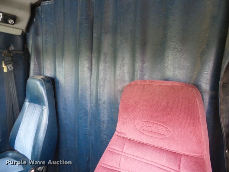 image for item DI5686 1996 Freightliner FLD112  semi truck