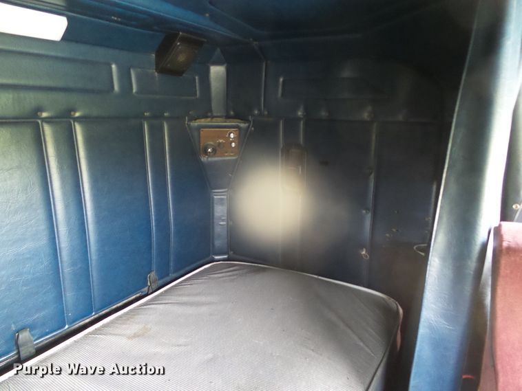 image for item DI5686 1996 Freightliner FLD112  semi truck