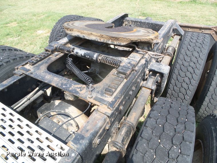 image for item DI5686 1996 Freightliner FLD112  semi truck