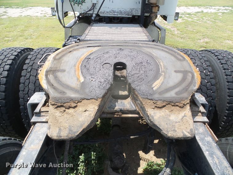 image for item DI5686 1996 Freightliner FLD112  semi truck