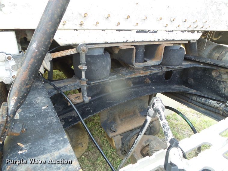 image for item DI5686 1996 Freightliner FLD112  semi truck