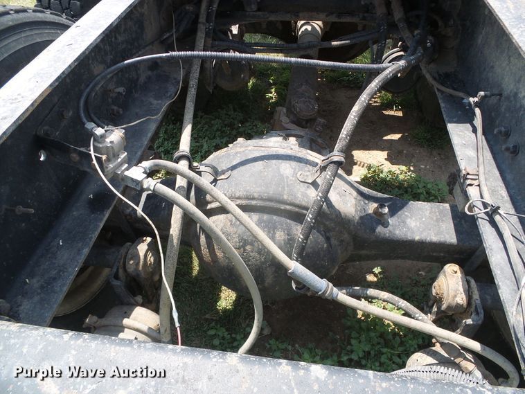 image for item DI5686 1996 Freightliner FLD112  semi truck