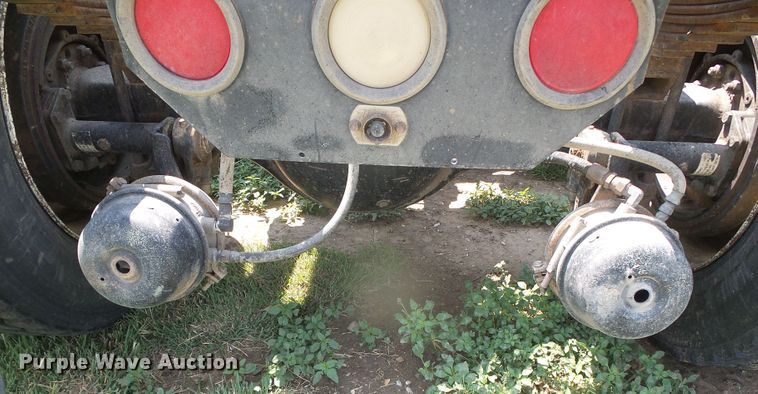 image for item DI5686 1996 Freightliner FLD112  semi truck