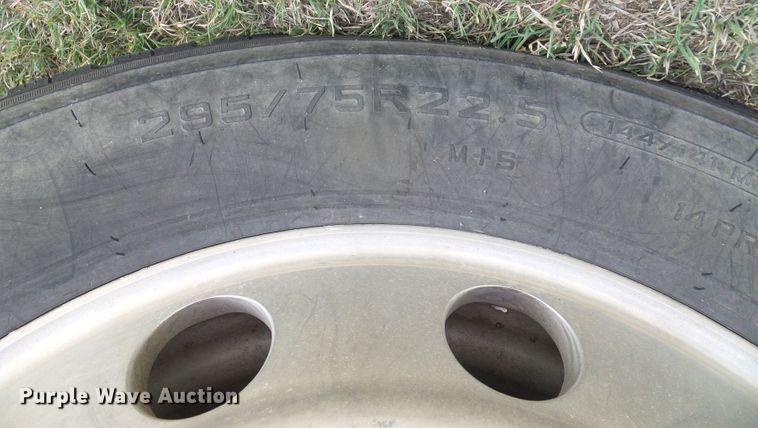 image for item DI5686 1996 Freightliner FLD112  semi truck