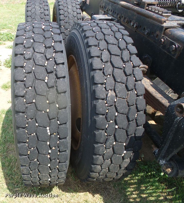 image for item DI5686 1996 Freightliner FLD112  semi truck