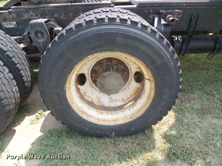 image for item DI5686 1996 Freightliner FLD112  semi truck