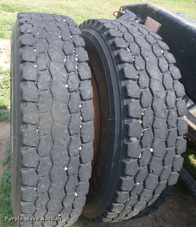 image for item DI5686 1996 Freightliner FLD112  semi truck