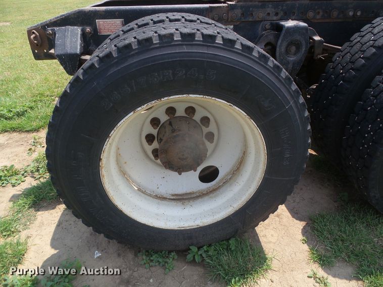 image for item DI5686 1996 Freightliner FLD112  semi truck