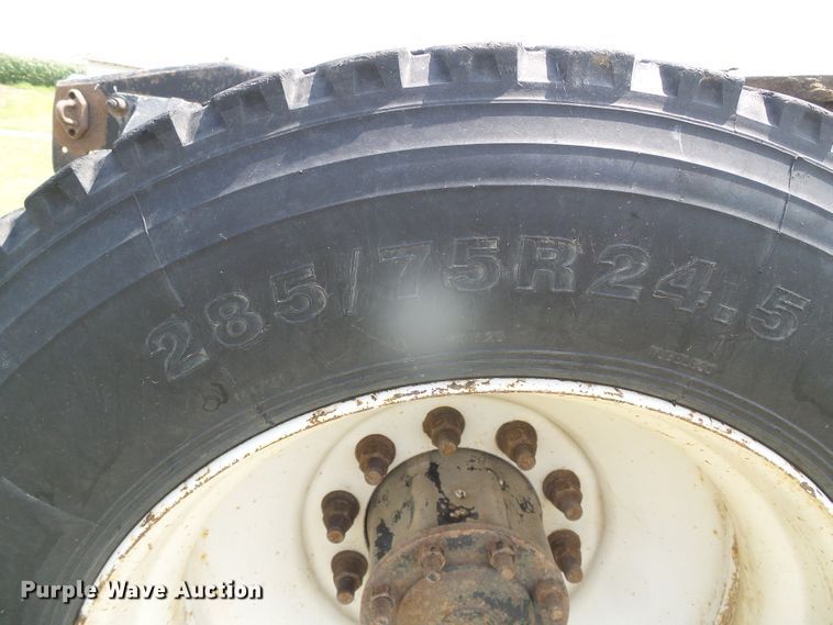 image for item DI5686 1996 Freightliner FLD112  semi truck