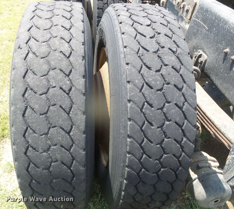 image for item DI5686 1996 Freightliner FLD112  semi truck