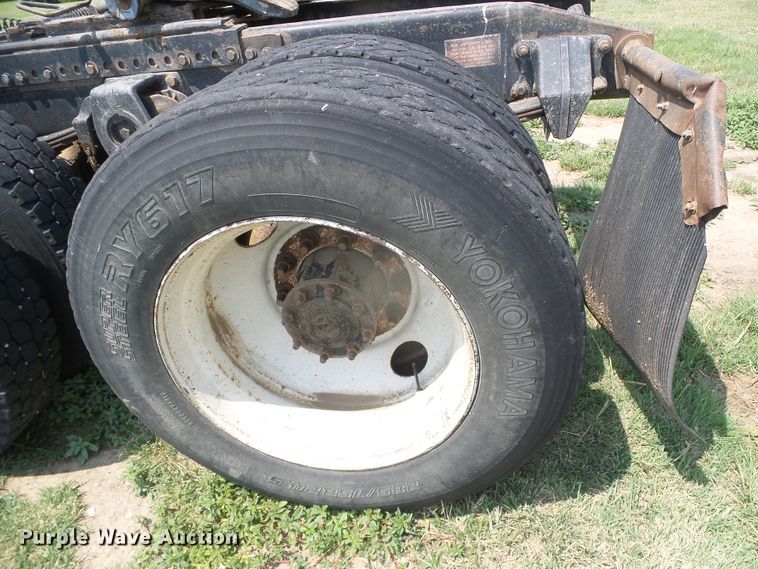 image for item DI5686 1996 Freightliner FLD112  semi truck