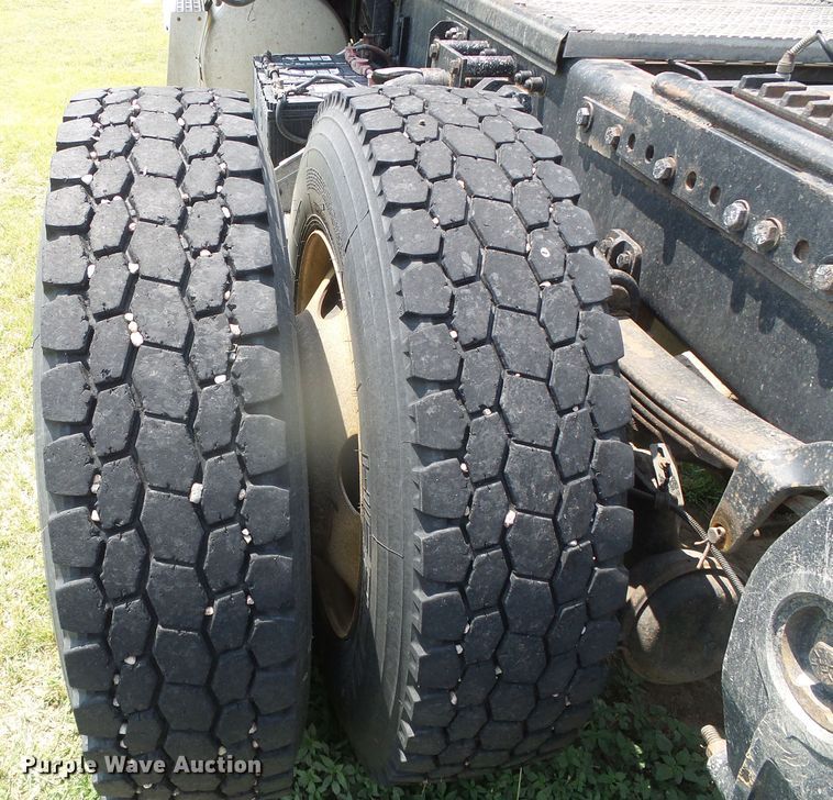 image for item DI5686 1996 Freightliner FLD112  semi truck