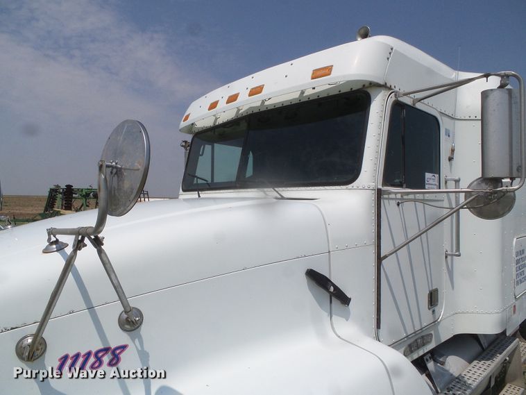 image for item DI5686 1996 Freightliner FLD112  semi truck