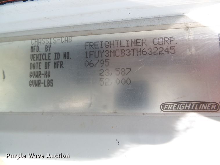 image for item DI5686 1996 Freightliner FLD112  semi truck