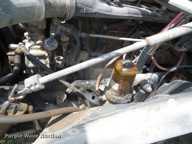 image for item DI5688 2005 Freightliner Columbia 120  semi truck