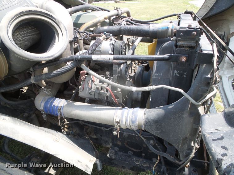 image for item DI5688 2005 Freightliner Columbia 120  semi truck