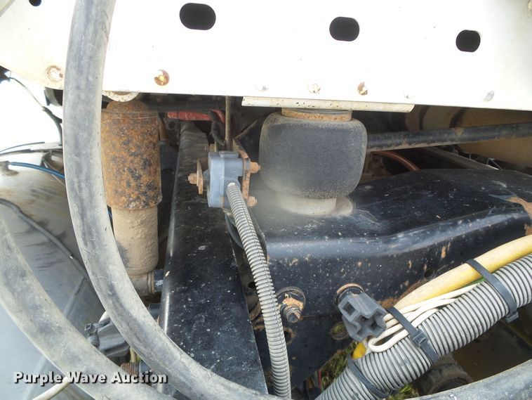 image for item DI5688 2005 Freightliner Columbia 120  semi truck