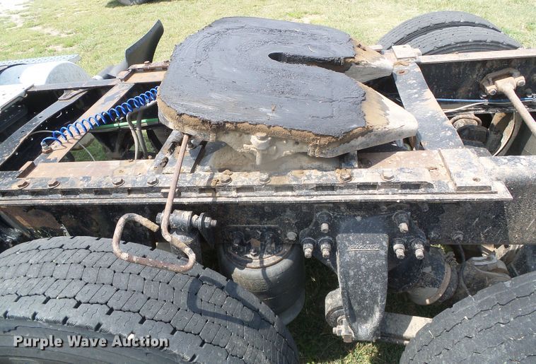 image for item DI5688 2005 Freightliner Columbia 120  semi truck