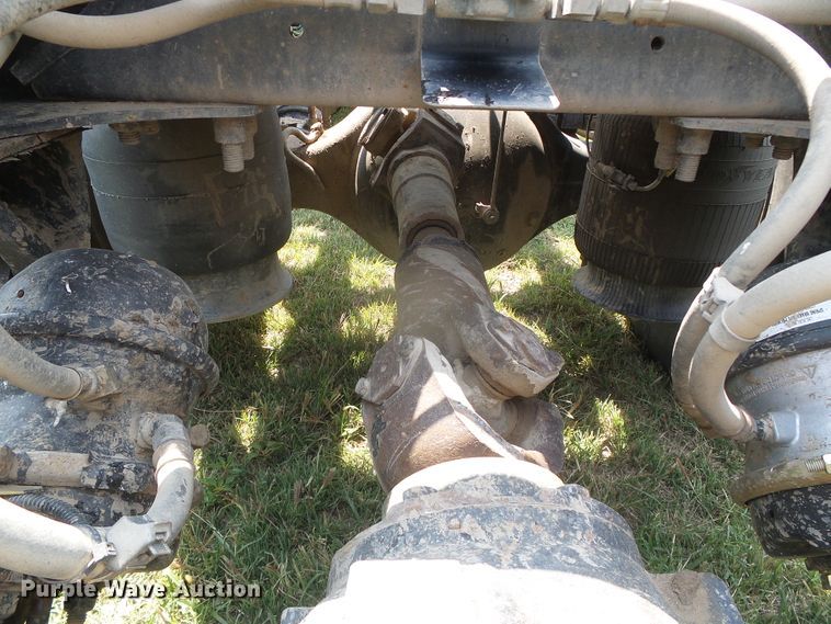 image for item DI5688 2005 Freightliner Columbia 120  semi truck