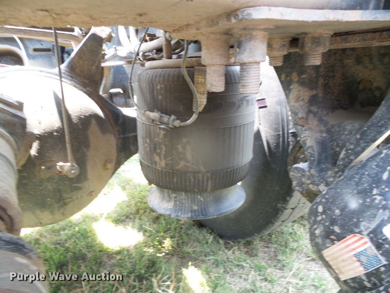 image for item DI5688 2005 Freightliner Columbia 120  semi truck